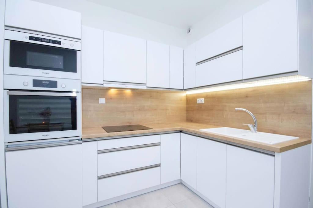 Apartment In Bratislava With Free Parking Extérieur photo