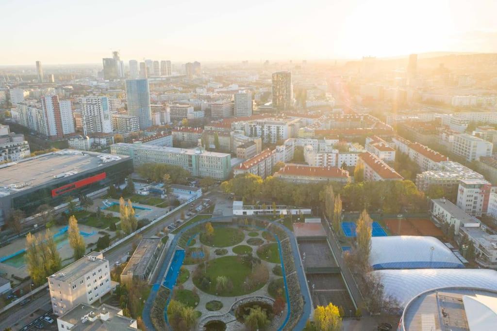 Apartment In Bratislava With Free Parking Extérieur photo
