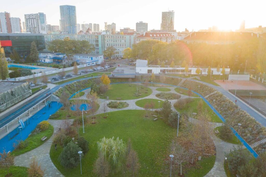 Apartment In Bratislava With Free Parking Extérieur photo